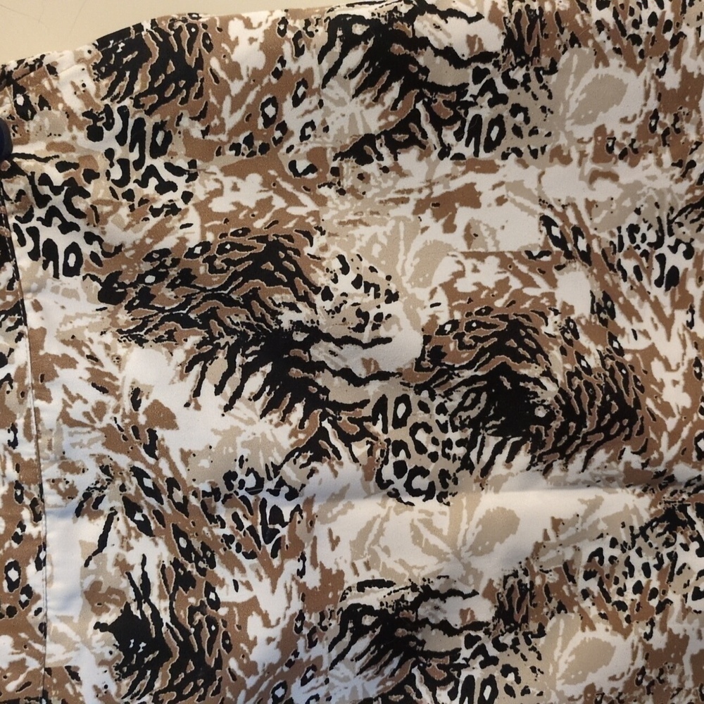 Elevate Your Golf Game with the Allyson Whitmore Animal Print Skort - Picture 3 of 11